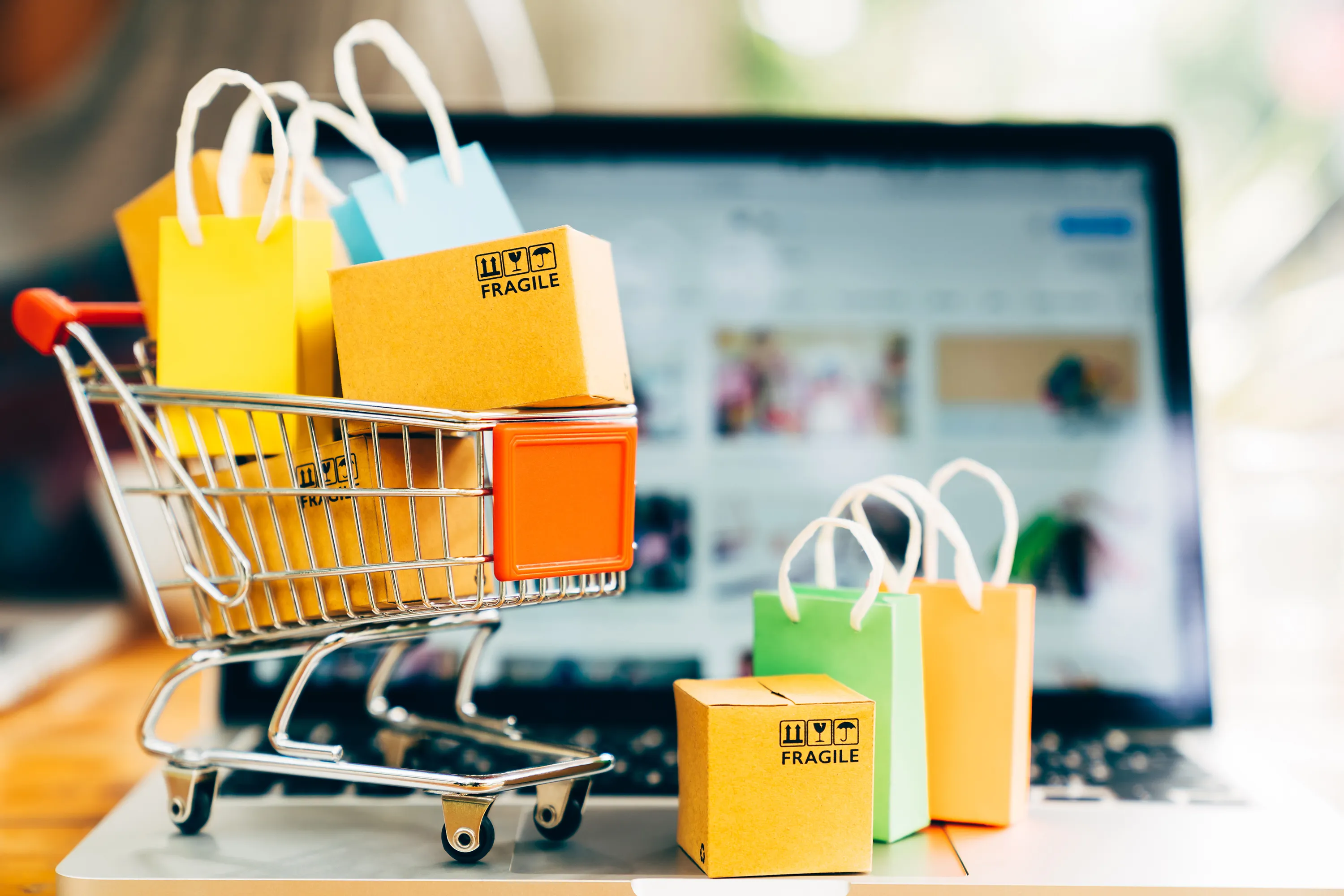 買い物やレストランがお得になる アメックスカード
